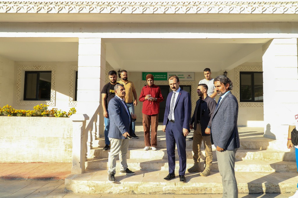 İLÇE KAYMAKAMIMIZ VE BELEDİYE BAŞKAN VEKİLİ FATİH ÇEVİK GENÇLİK MERKEZİ ÇALIŞMALARINI İNCELEDİ